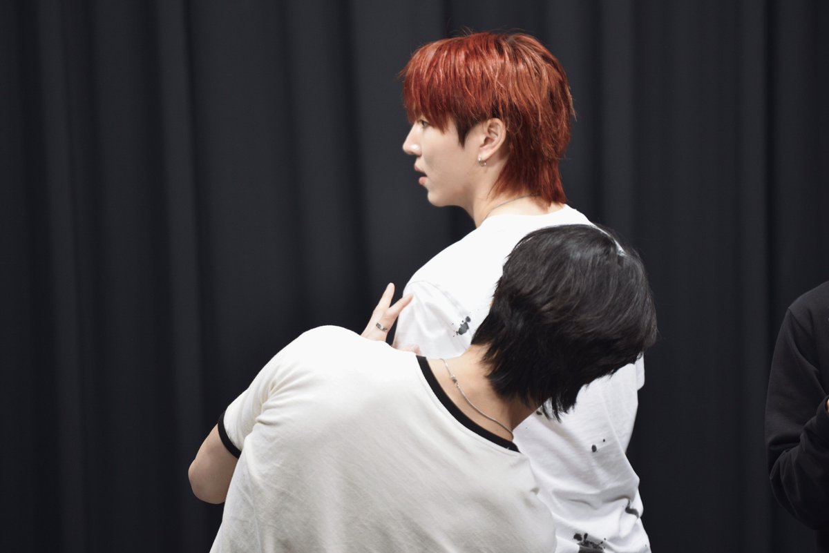 Bufkin9ty's tweet photo. 好嗑。 https://t.co/ClAOMFbulc