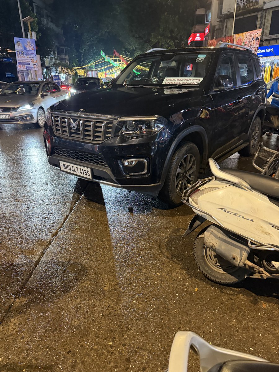 BipinAndSingh's tweet photo. This car was left abandoned on a busy road at Matunga Flower Market. I wondered how can someone do that?
Then I saw the “achievements” of the person proudly displayed on a big plate.
In a dept where Director & Spl Dir lie low, a Spl PP is flaunting his power just to evade a challan.