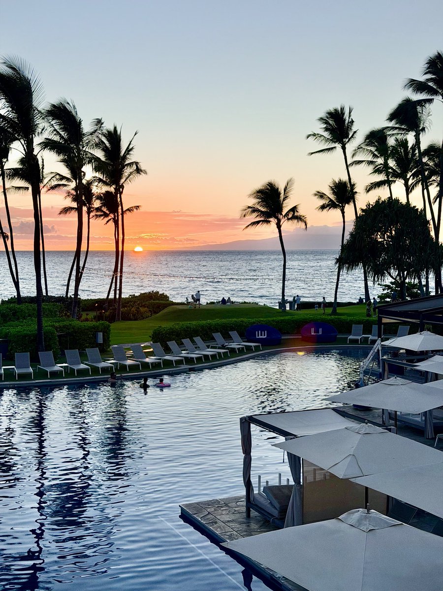 MERconferences's tweet photo. We have over a dozen conferences on the Hawaiian Islands and we enjoyed a beautiful sunset last night in Maui. https://t.co/8mN8LB6tyc