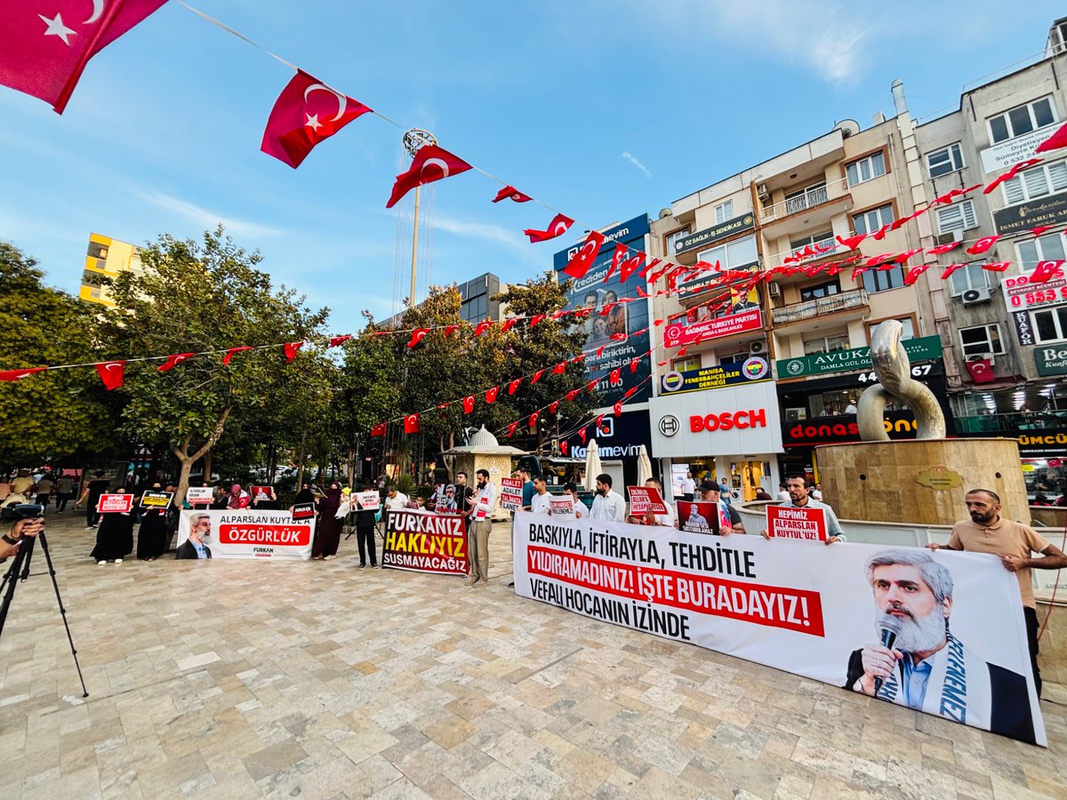 fhengellenemezz's tweet photo. Cezaevlerindeki hak ihlallerine, uygulanan tecride ve üzerimize atılan iftiralara geçit vermeyeceğiz. Haksız bir şekilde tutuklanan hocamız ve kardeşlerimiz için, adalet tecelli edene kadar meydanlardayız!

📍Malatya | Basın Açıklaması 
📍Manisa | Basın Açıklaması

#YargıEliyleZulüm
Ozgürlük IçinMeydandayız
FurkanGönüllülerine Ozgürlük