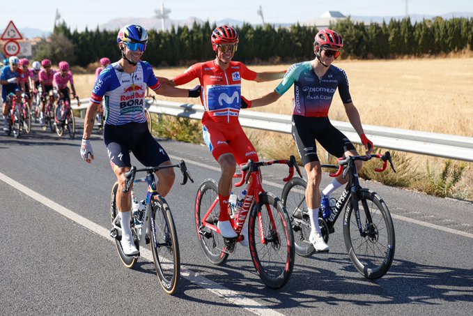 tjcope's tweet photo. 🇪🇸🏆 ¡¡¡ENRIC MAS ES EL GANADOR DE LA VUELTA!!!

👏🏽 ¡Enhorabuena, @EnricMasNicolau!

💪🏽 12 años después, un español vuelve a llevarse @lavuelta https://t.co/J9J3Mu1JeX