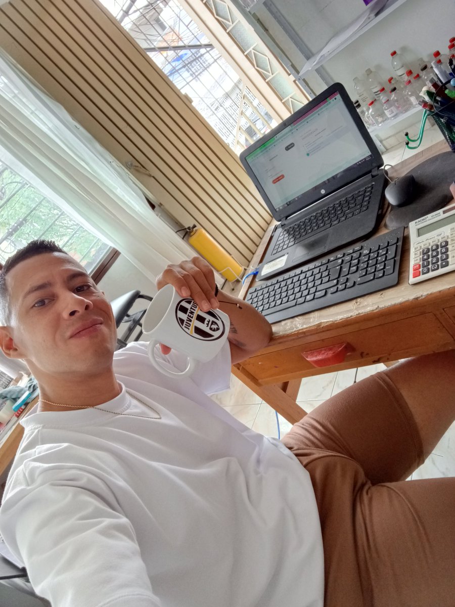 FutTrainingOFC's tweet photo. Un café☕ y a trabajar! https://t.co/DFu68iorQA