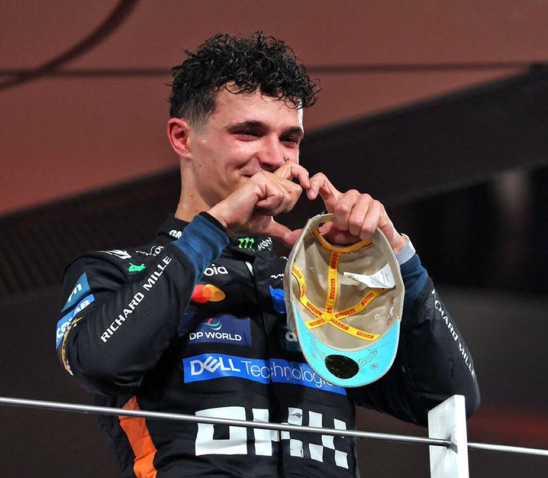 lnfourss's tweet photo. whenever we have a bad race I always go back to the night lando won the wdc ……. https://t.co/MSz3AauGci