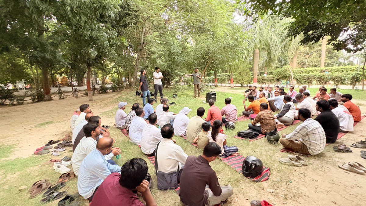 ShivdattKumarY2's tweet photo. आज हमने कहा है कि 100वीं यादव बैठकी में अगर हम मिल-जुलकर यादव विश्वविद्यालय की नींव रखने का संकल्प पूरा नहीं कर पाए, तो हम यादव बैठकी से स्वयं को दूर कर लेंगे।

यह संकल्प हमने दादा श्रीकृष्ण और आप सभी के भरोसे पर लिया है।

अब आगे क्या करना है, यह आप सभी जानिए और तय कीजिए। 13-9-26 https://t.co/qoqPa2ss4f