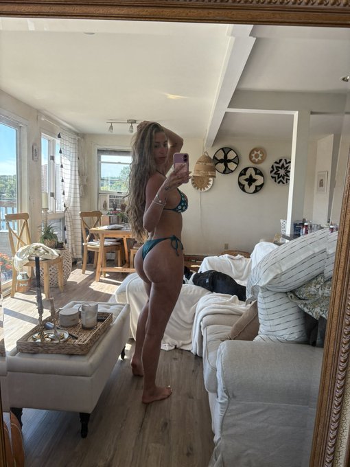 BenjaminDa37666's tweet photo. What do you love about me 😘😊🥰💦 https://t.co/N5dKkkMmw7
