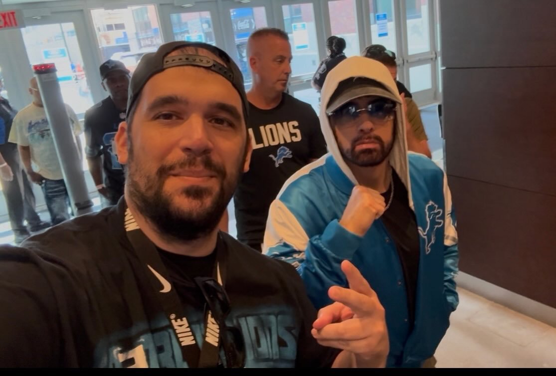 EmiinemUpdates's tweet photo. ▪︎ Eminem at Ford Field today watching the Detroit Lions game. Sharp-eyed fans might notice that Bizarre was in the back. 😂 https://t.co/KBe62NUlYA
