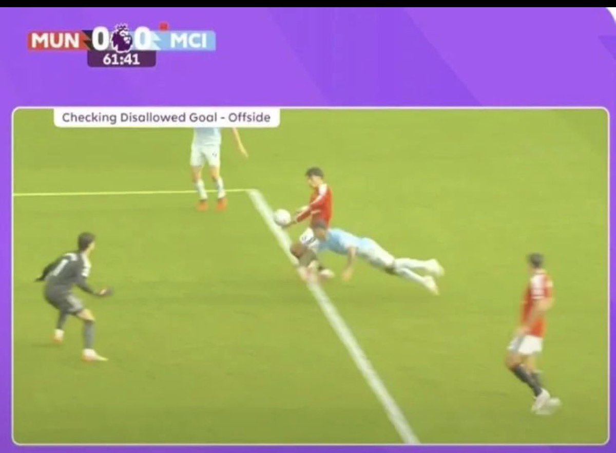 Imranmuhdz's tweet photo. Fernández was offside and dived at the ball in front of the Martinez. Law 11.2 doesn’t need a touch, a clear attempt that impacts an opponent is enough. 

The goal should’ve not been given.

Robbery!!! https://t.co/bHd9RmLUfu