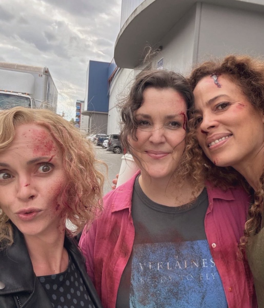 ihearts4die's tweet photo. oh Don’t mind me! Im just #BackHere again! #NeverMoved https://t.co/ud6yb6BShd