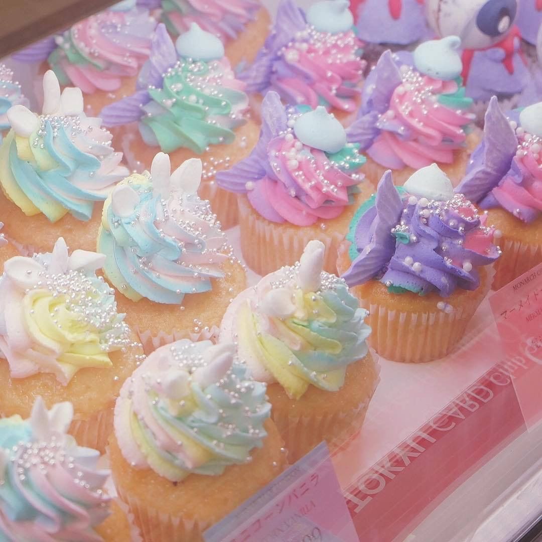 funfettirard's tweet photo. Feeding Ray multiple of all of these with a big ass glass of milk until he begs me to stop before he pukes rainbow frosting all over the floor #funfettitwt #feederismfeins https://t.co/FRVU8xEHTP