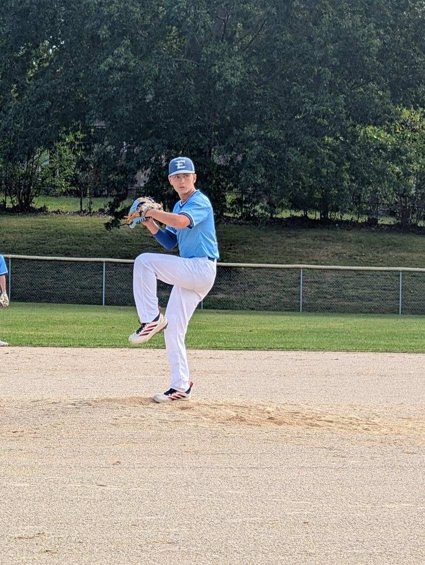 Berringer_2030's tweet photo. Second day of first tournament completed and took 2nd place🏆
Went 1-3 at the plate with a double, a walk, and a pop out.⚾️
Pitched 3 innings and allowed:
2 hits
2 runs
9 strikeouts
4 walks https://t.co/Ure4fEkcHz
