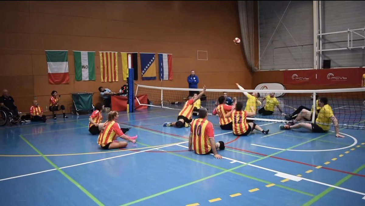 EduComerma's tweet photo. Aquest cap de setmana s'ha disputat el torneig internacional de Sitting Volley al pavelló de l’Ausoneta de #Vic 
La victòria ha sigut pel conjunt de l’OKI Lakatasi de Bòsnia Hercegovina en la competició on també participava la selecció catalana. https://t.co/v0X6xvxMKK
