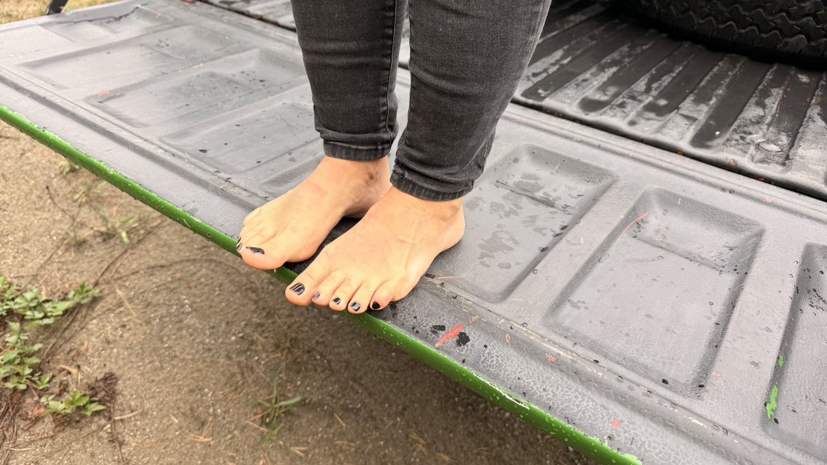 SweetFeets26 tweet picture