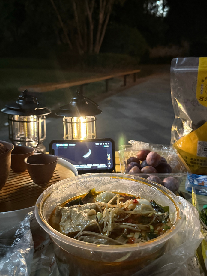 briep155128's tweet photo. Leftove hot soba and warm miso soup by the street side at 1am — the best comfort after a long, tiring day. https://t.co/MzcaB9HTZK