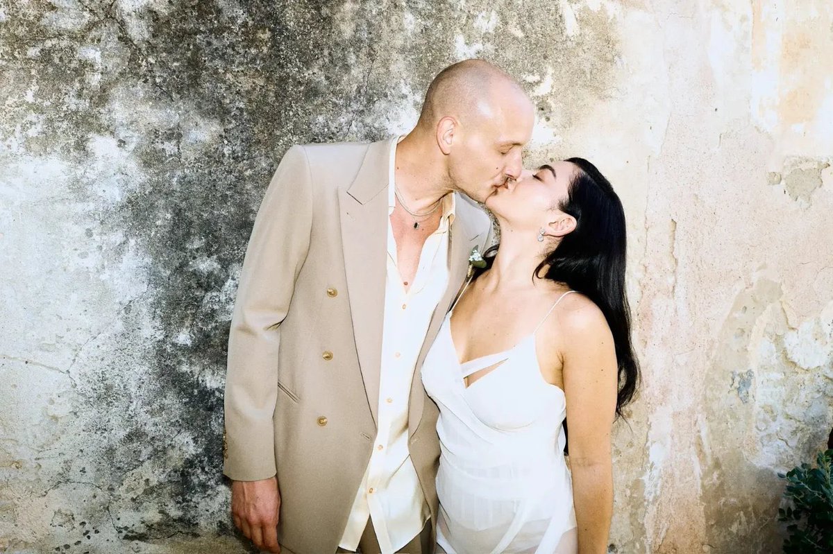 xcxsource's tweet photo. 1 year ago today, Charli xcx and George Daniel got married in a wedding ceremony in Sicily, Italy. 🤍 https://t.co/fwjaLmsUcD