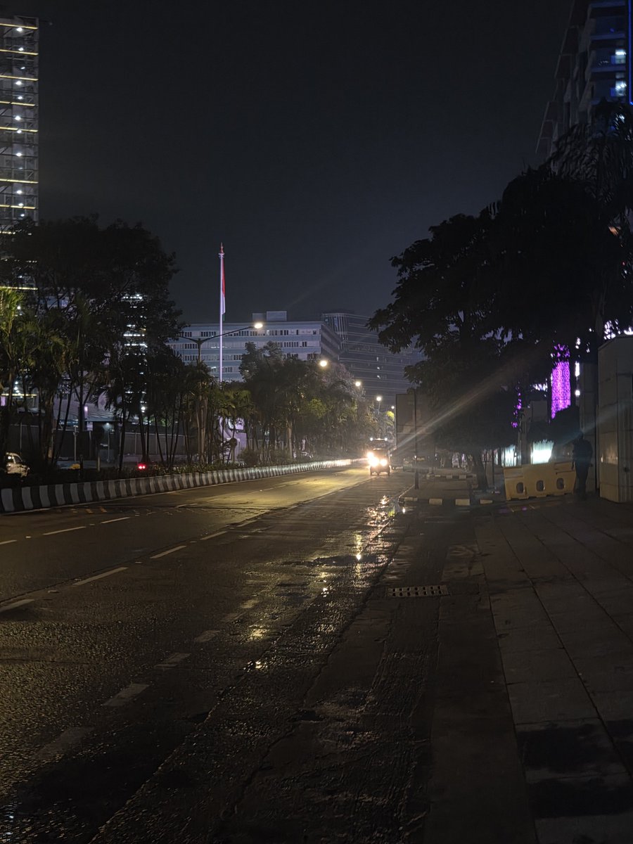 Aryan__44's tweet photo. Empty BKC what a joy to walk around https://t.co/B2EiIf7ATX