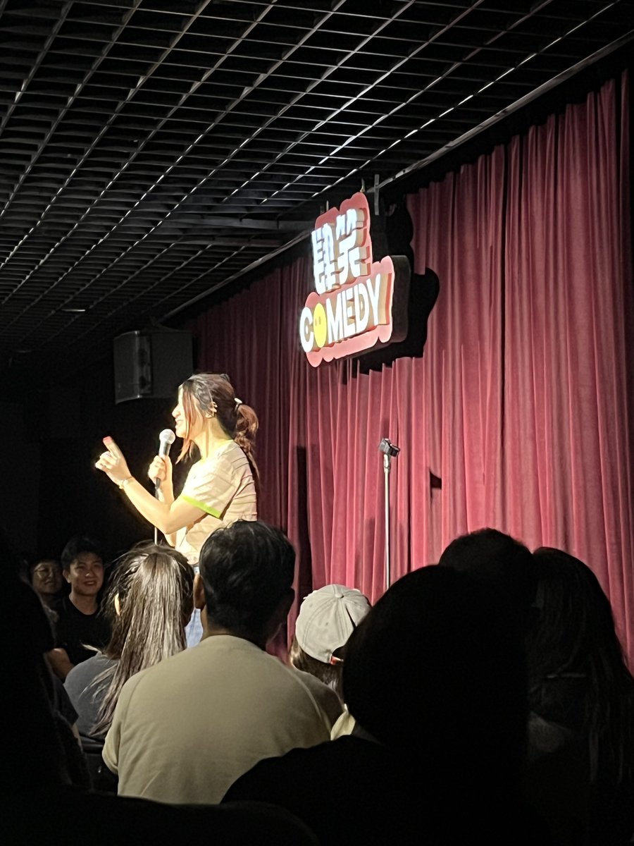 anikq858744's tweet photo. Just tried to convince the crowd my pet goldfish is a stand-up comedian. Turns out his only bit is spitting food pellets on my head. Room: 1, Fish: 0. ， https://t.co/DKtrKSmZN8