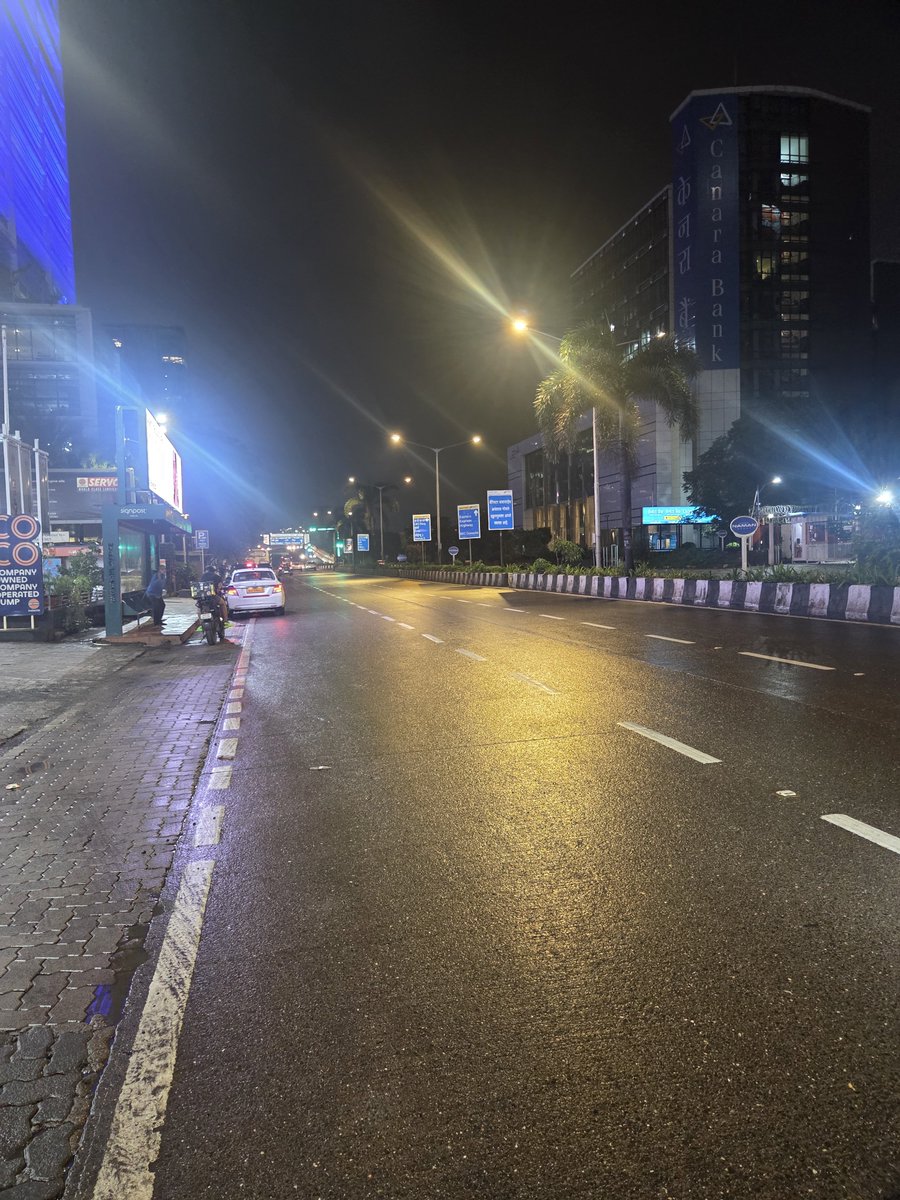 Aryan__44's tweet photo. Empty BKC what a joy to walk around https://t.co/B2EiIf7ATX