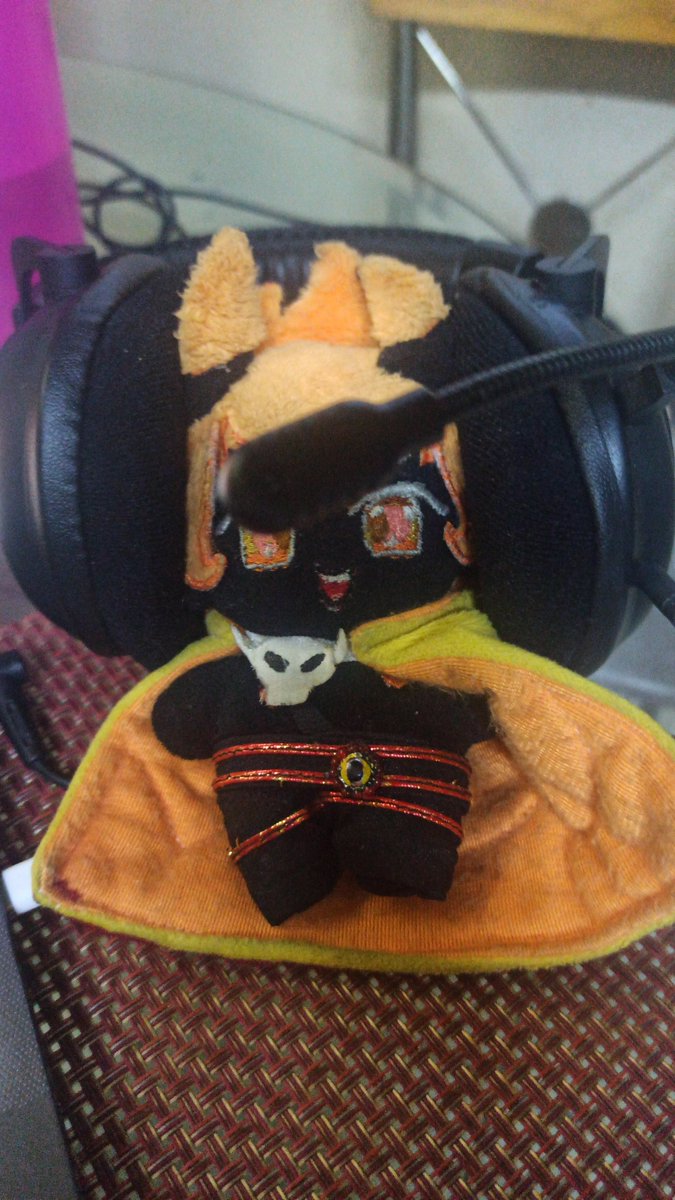 ItsWooo's tweet photo. What could Capsiacina be listening to?
#crk #doll #capsaicin https://t.co/rZ8jtWdwLu