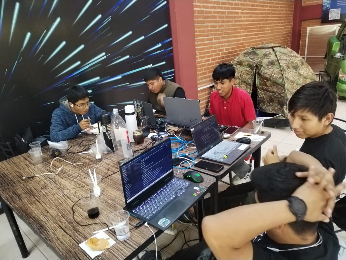 EthereumBo's tweet photo. Día 2: llegó la hora de construir 💻🔥

Si el 1er día fue para conocer, aprender y plantear ideas… el sábado tocó ponerlas en marcha.

Los equipos dedicaron gran parte del día a codear, diseñar, armar y darle forma a sus proyectos ⏳🚀

🧵 1/4 https://t.co/zK4Xcy1sd2