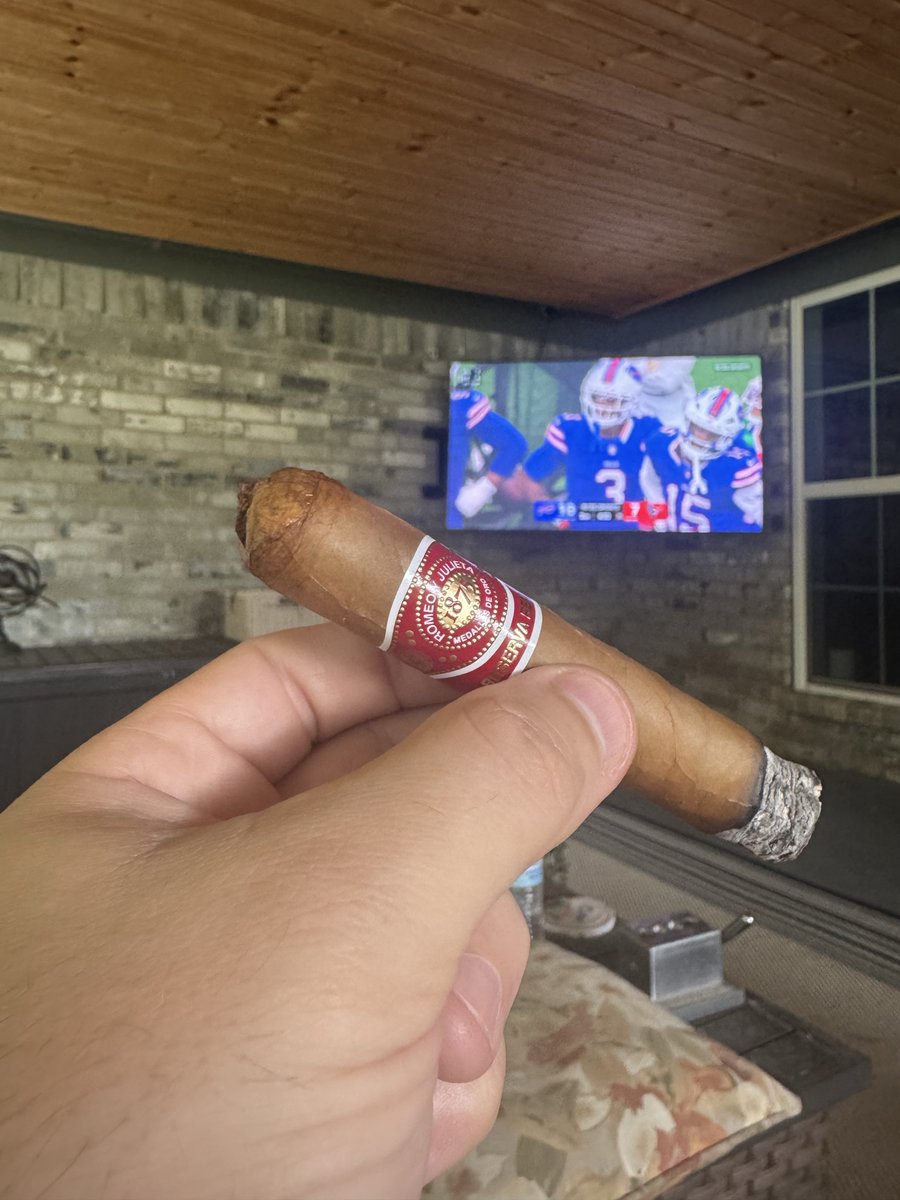 Jake_cigar1's tweet photo. @ChacocII Let’s go Bills! https://t.co/m8sANrglJz