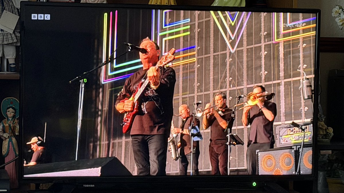AJHodgkinson42's tweet photo. Just watched @level42official at @bbcradio2 #partyinthepark on @BBCiPlayer. Absolutely brilliant #markkking #mikelindup #level42 https://t.co/wkguWh9nJa