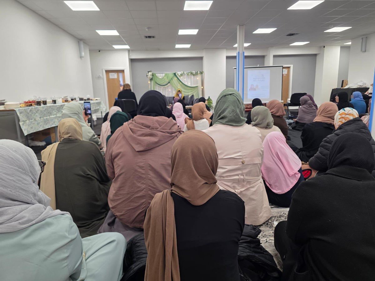 W_MuslimCollege's tweet photo. May Allah accept it from us &amp; answer our duas. Alhamdulillah, a beautiful Mawlid gathering with speeches by Shaykha Safia Shahid, Ustadha Safina Fatima, Dr Ustadha Iman Islam, Ustadha Zuhra Iqbal &amp; naat performance by special guest Nooria Faheem. May Allah bless everyone involved https://t.co/29PrjjyLI3