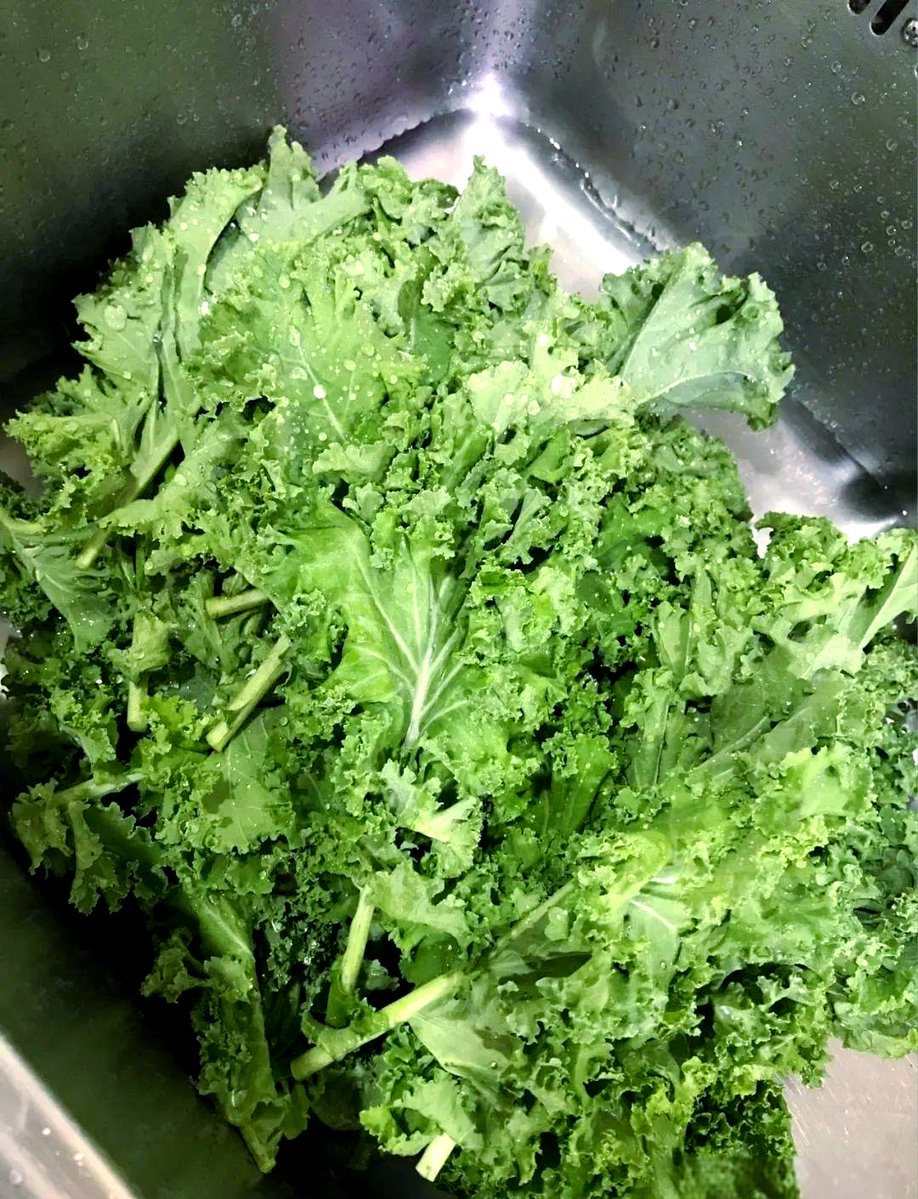 aellt972747's tweet photo. This organic kale tastes fresh, crisp, and packed with nutrients—perfect for a quick salad or smoothie! My go-to grocery find this week, 10/10 would recommend.， https://t.co/N5MVWEH3Na