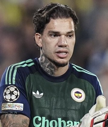 SaracogluSports's tweet photo. Ederson 3 maç 0 faul            Torreira 6 maç 16 faul 
1 sarı kart                                   0 sarı kart https://t.co/f54M8kdtCB