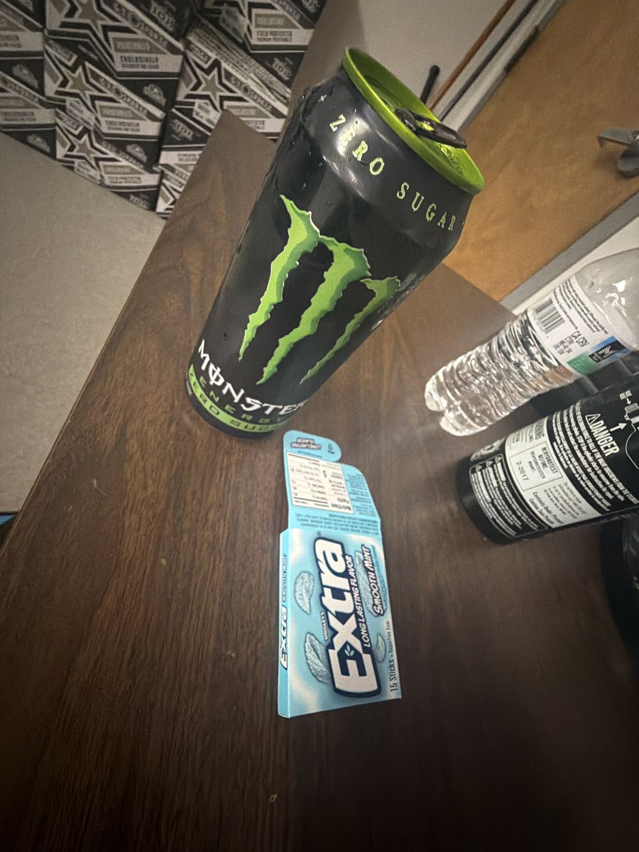 monkeymonkeyi's tweet photo. Lunch timee! 
I wish honey flavored gum was common 🤤 https://t.co/WUfcmnRxaN