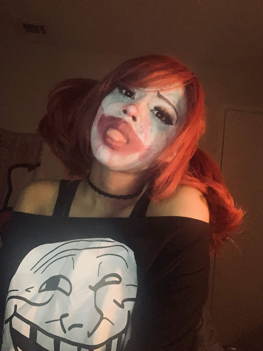 puppibark's tweet photo. boo🤡👻 #egirl #ekitten #cnc #roblox https://t.co/1VTPLMnNBl