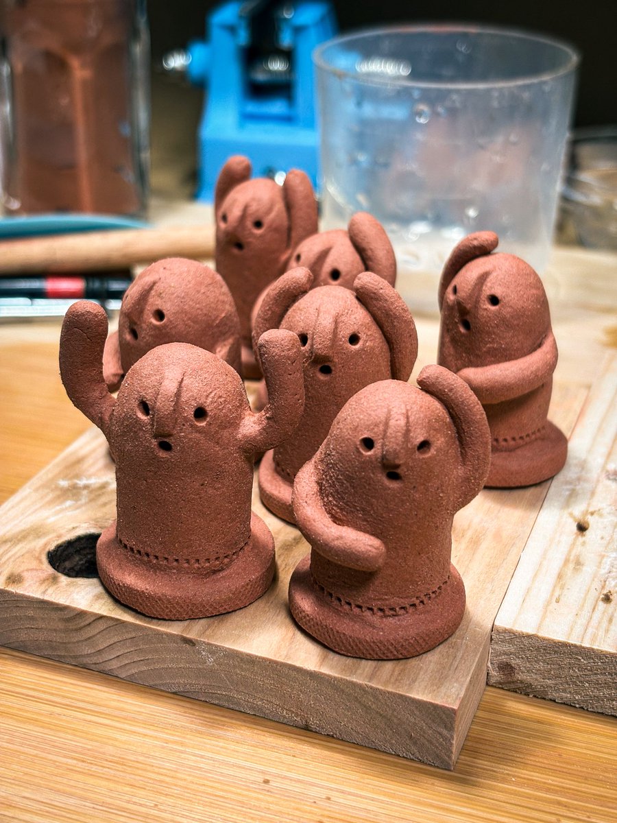 atrofusca's tweet photo. 今日も今日とてはにわ作り🌵 https://t.co/3lR8tO2NGD