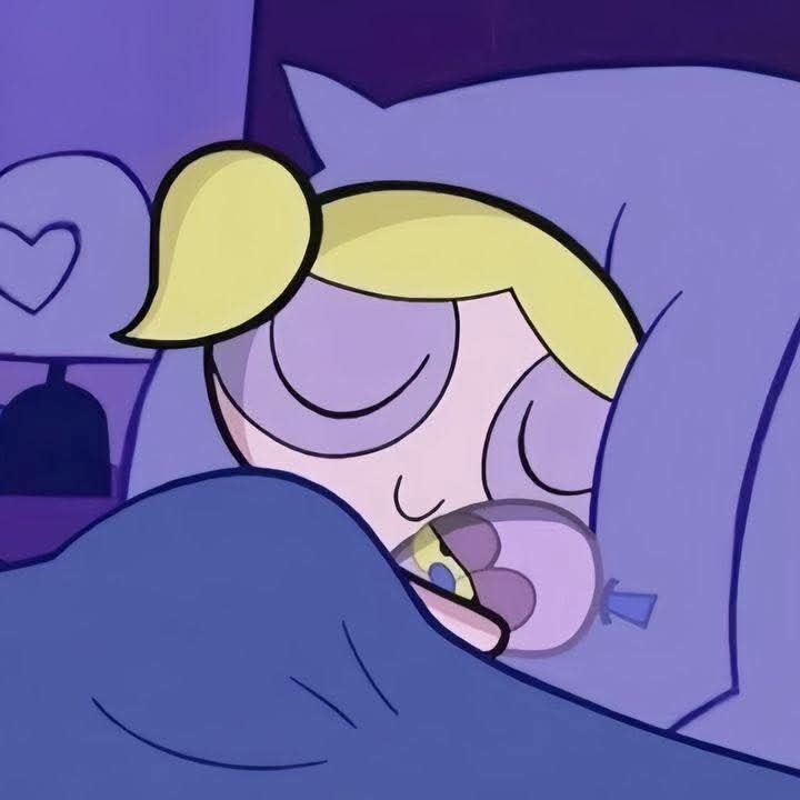 ojoscol0rsol's tweet photo. Mi parte favorita del día es cuando estoy así en mi cama https://t.co/1LARKneEVR