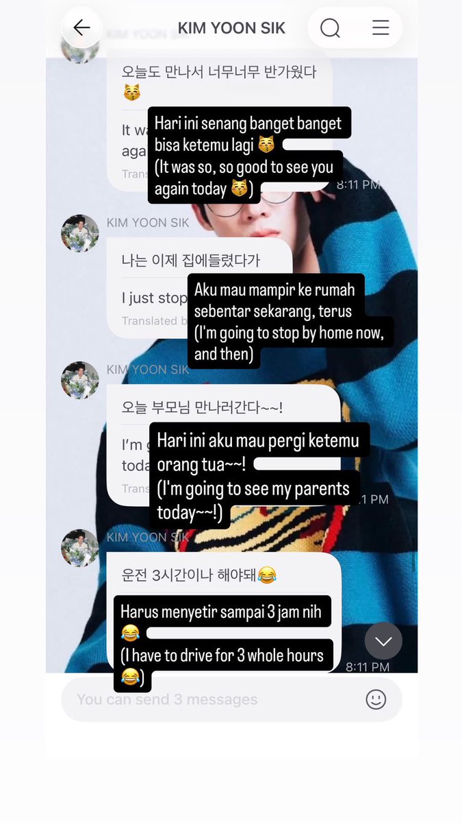 yoonwooverseina's tweet photo. 🚨 SPOTTED:PARA DETEKTIF YOONWOOVERSE, MARI MERAPAT! 🚨
Malam ini ada yang sadar gak sih timeline kepulangan Yoonsik ke rumah orang tuanya yang super suspicious tapi manis banget? 🤔✨

Yuk, kita bedah timeline dan clue manis malam ini dan kmrn: 
Timeline Malam sebelumnya:
 22:11 KST – Beres live Paper Snack + IG singkat, Yoonsik info kalau dia mampir ke rumahnya dulu.
 22:56 KST – Baru info kalau dia otw berangkat pulkam.
 22:57 KST – Tiba-tiba unggah foto Samsik! 🐈‍⬛

Nah, di sini letak teka-tekinya! Kalau Yoonsik pulkam, Samsik dititipin ke siapa hayo?
Coba perhatiin detail-detail ini baik-baik:
1. Layout Ruangan: Foto Samsik jam 22.57 itu sudut dan interiornya beda banget sama apartemen Yoonsik biasanya! 🏠❓
2. Detail Video: Di video Samsik malam ini, ada penampakan jari yang familiar banget (uhum, Siwoo! ✋) plus ada foto Yoonsik di atas meja!
Yup! Kemarin kan habis ketemu Siwoo, jadi udah jelas banget Samsik dititipin ke 'Eomma' Siwoo selama Yoonsik mudik 😭🤏❤️

Menurut kalian gimana? Ada yang nemu easter egg atau detail tersembunyi lainnya di video semalam? Coba drop tebakan & screenshot bukti kalian di kolom balasan! 👇🔥  -Bunny🐰