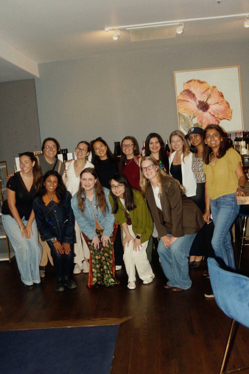 mayathoma's tweet photo. Love my @aisnackclub girls

outtakes from a recent happy hour https://t.co/zkrkk8gN1m