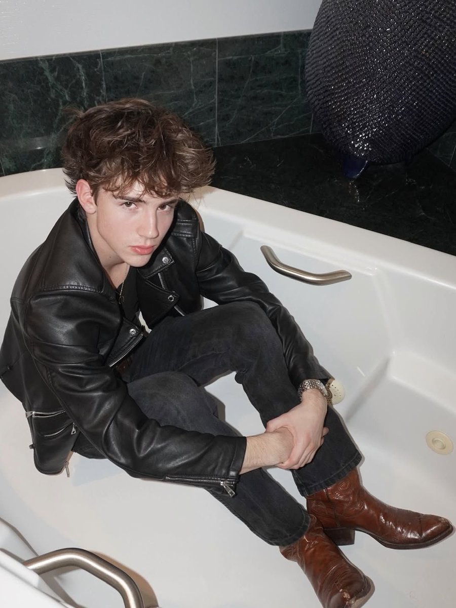 MRDRSRPG's tweet photo. ⠀⠀⠀ ⠀⠀Amos Diggory ; @huffloweer 

idade: 20 anos 
sexualidade: bissexual
casa: lufa-lufa
shape: john lucier https://t.co/nCYYO0EeEt