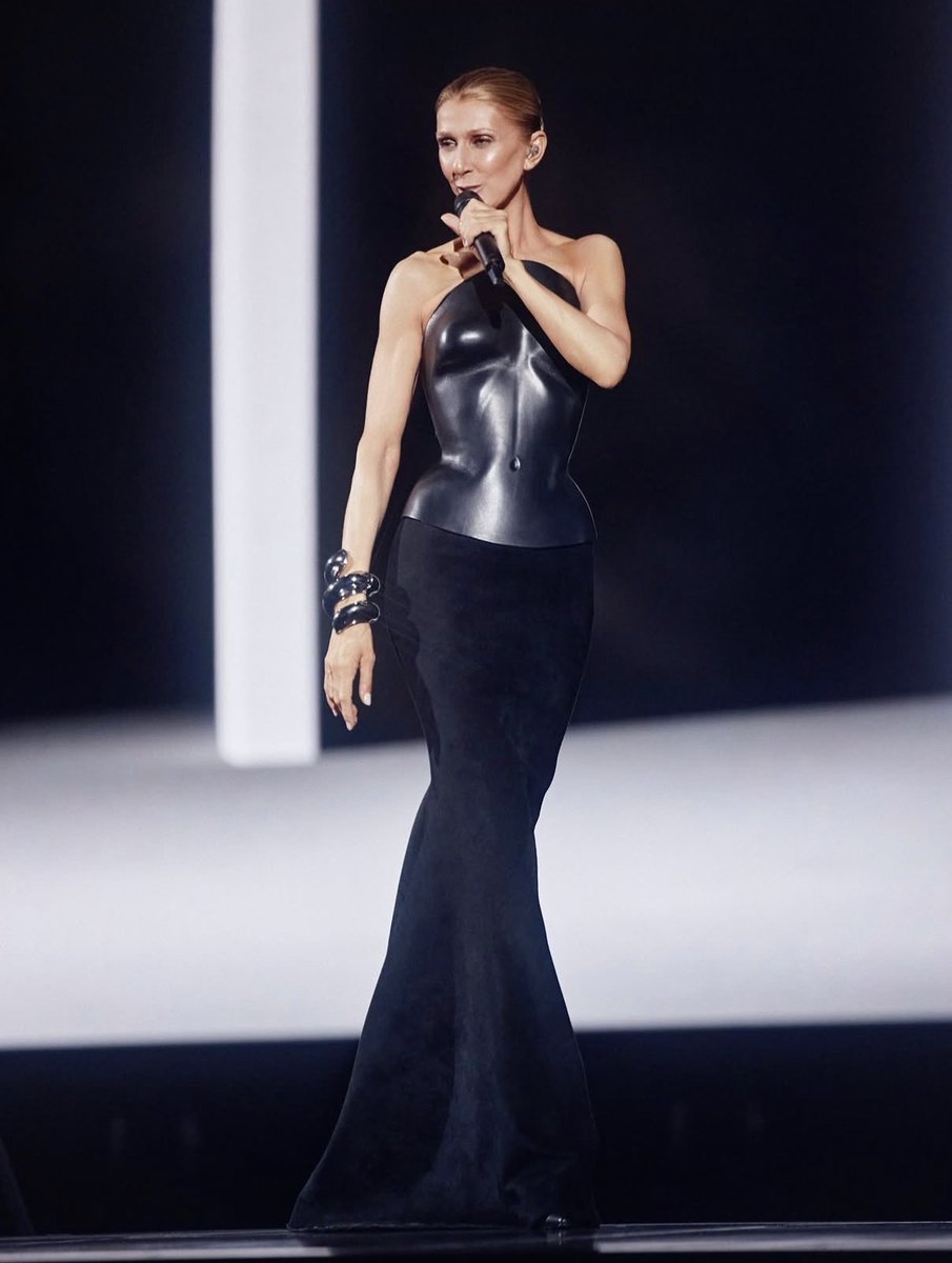 pYSLrada's tweet photo. this Alaïa look omg https://t.co/2t63zYD5gn