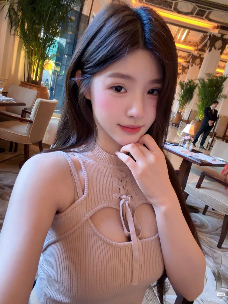 pher7's tweet photo. 新鲜出炉  刚拍形体课照，

有人评锐吗？

是粉哒！！

看完不许瞎说🫣 https://t.co/KDwF8sFwCC