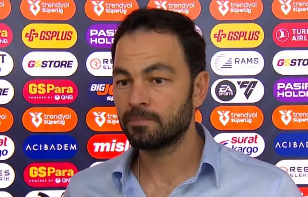 TransferWeb1's tweet photo. Selçuk İnan: "Bir gerçek var ki geçmişte çok önemli başarılar yakaladığınız takımlarınızdan başka bir takıma gittiğinizde 'hain' ilan ediliyorsunuz. Aslında çok düzgün bir duruşunuz olsa dahi maalesef istemediğiniz ithamlarla da karşılaşabiliyorsunuz. Bugün Galatasaray taraftarları sevgi gösterisinde bulunmadı."