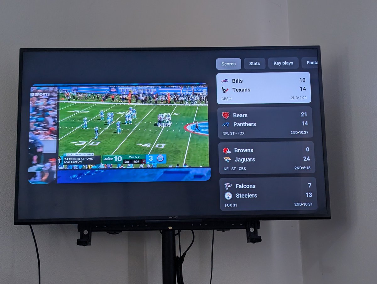 dWo4ever's tweet photo. @YouTubeTV We need a POSSESSION INDICATOR along with a redzone highlight on the team scores! But overall Sunday ticket is amazing on YouTube TV. https://t.co/iD6PIteBd8