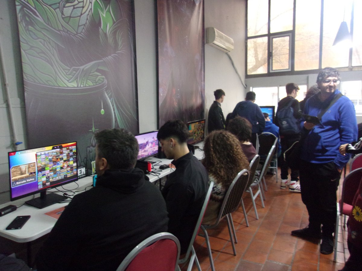 SimonDieta's tweet photo. Despues de sufrirla termine 9/38, nada mal. Pero estaba ahi de clasificar a Top 8 yendome eliminado por @Conia64 jugando su caracteristica Palutena.

De paso les dejo algunas observaciones de lo que se puede encontrar en los eventos de @Afkssb https://t.co/JEgMV3CP2g