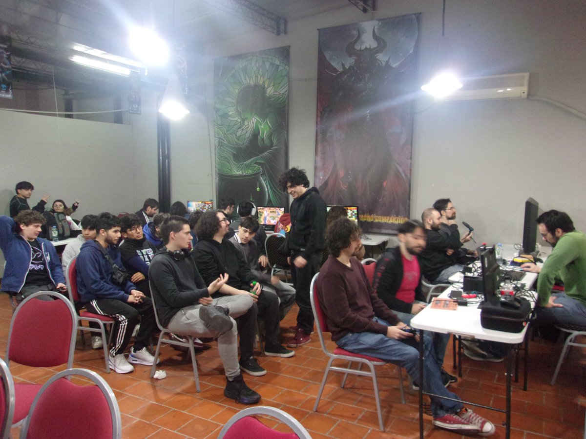 SimonDieta's tweet photo. Despues de sufrirla termine 9/38, nada mal. Pero estaba ahi de clasificar a Top 8 yendome eliminado por @Conia64 jugando su caracteristica Palutena.

De paso les dejo algunas observaciones de lo que se puede encontrar en los eventos de @Afkssb https://t.co/JEgMV3CP2g