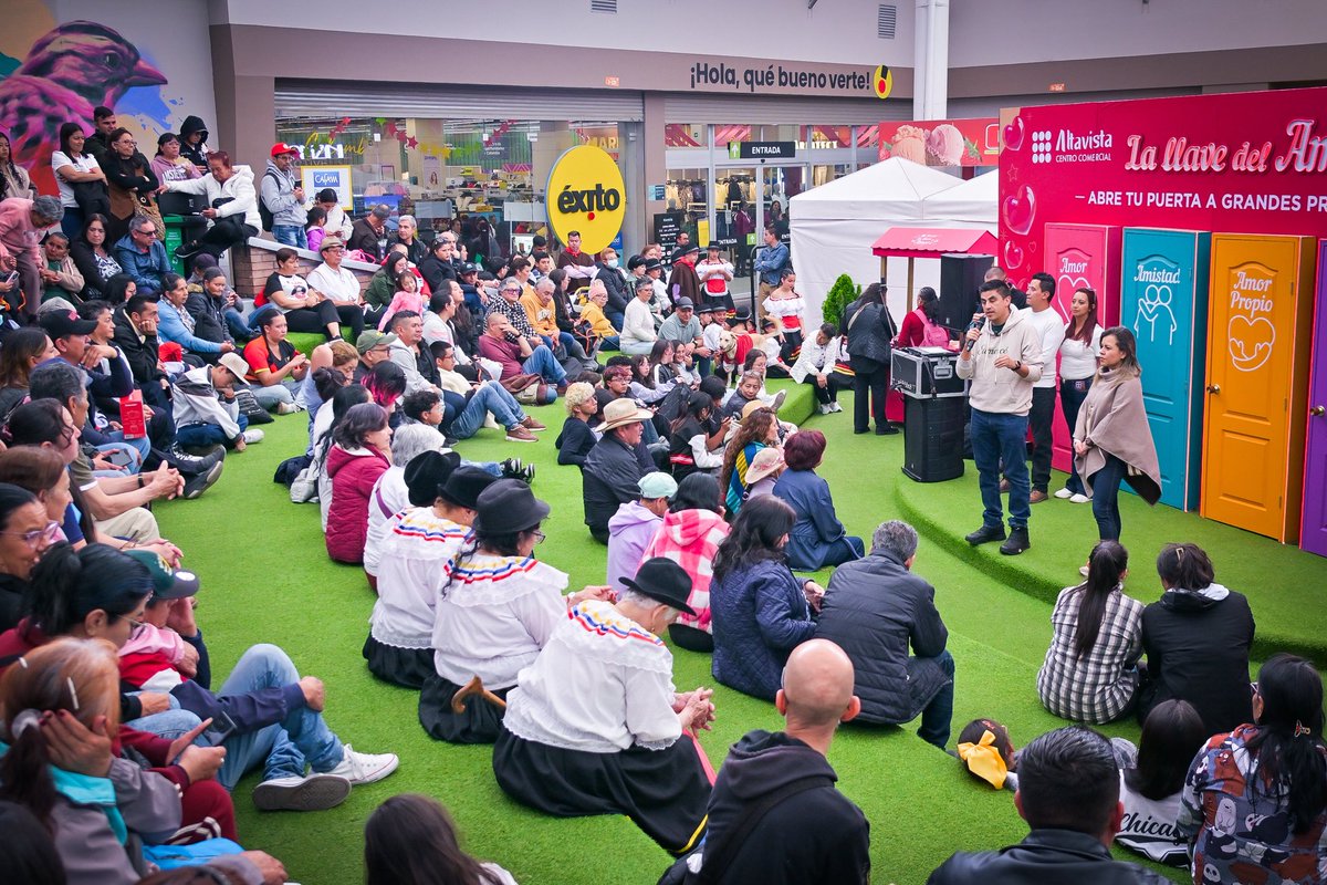 SaavedraMDavid's tweet photo. Estuvimos en Usme en la antesala del Festival Carranguero de Bogotá, un acuerdo de mi autoría principal que aprobamos en el @ConcejoDeBogota. 

Me alegra que esta iniciativa empiece a hacerse realidad, porque Bogotá también es campesina. Por eso, en junio pasado logramos la aprobación del proyecto de acuerdo de mi autoría principal que crea el Festival Carranguero de Bogotá, una iniciativa que se realizará por primera vez los próximos 7 y 8 de noviembre y que, a partir de ahora, tendrá lugar cada año.

Este festival es una forma de llevar nuestras raíces a la ciudad y reconocer el valor de la cultura campesina y de quienes mantienen vivas nuestras tradiciones.
Les cuento más: