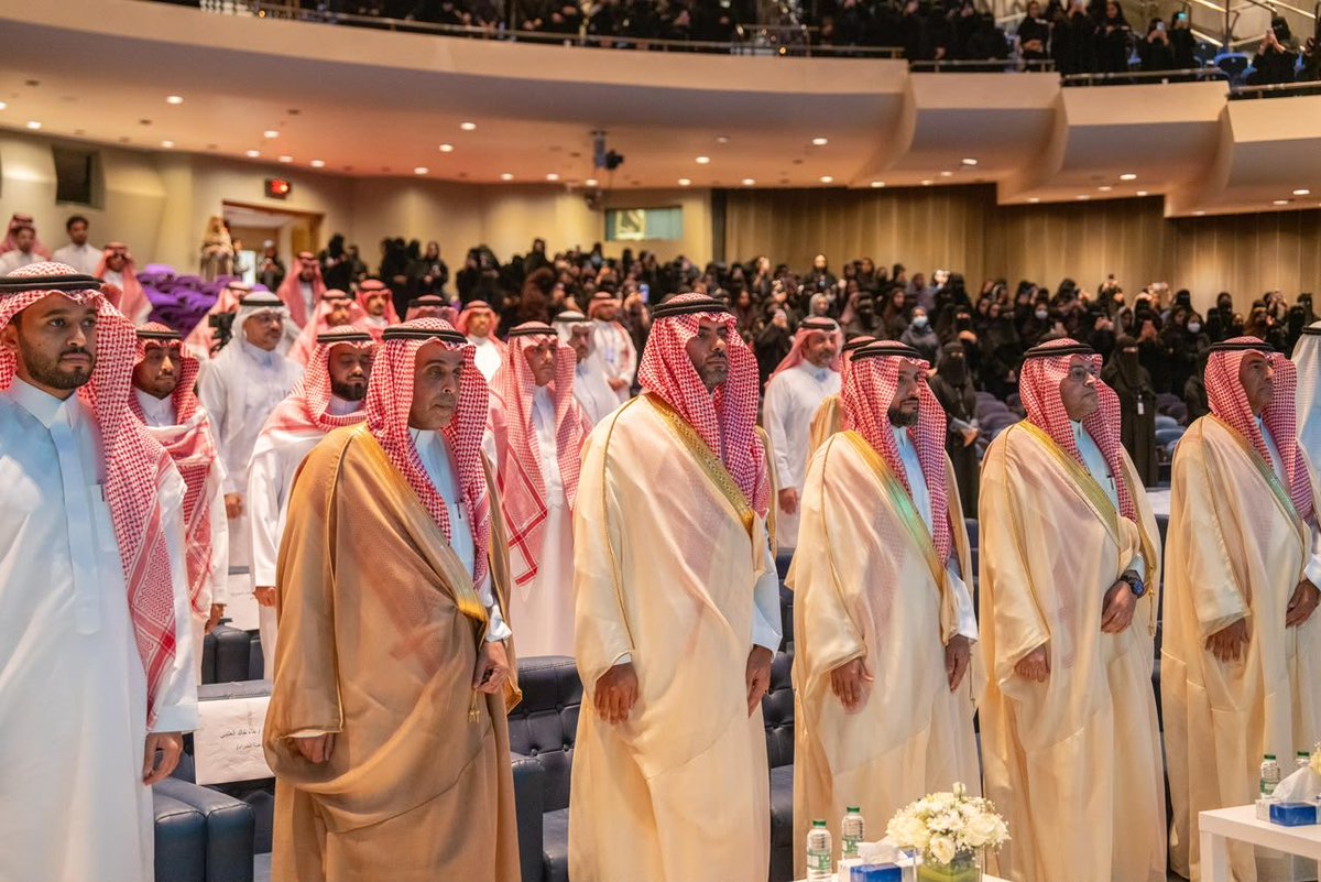 a_salhammad's tweet photo. سعدت اليوم بالمشاركة في مؤتمر «الجوانب القانونية للحوكمة في المملكة العربية السعودية»، الذي نظمته كلية الحقوق والعلوم السياسية بجامعة الملك سعود، وذلك بحضور نخبة من المختصين والمهتمين.
خلال المشاركة استعرضنا تجربة #هيئة_العقار في تطوير الحوكمة والتشريعات، وجهودها المستمرة لتعزيز الشفافية والموثوقية في القطاع العقاري. 

كما ناقشنا عددًا من التجارب التنظيمية التي عملنا من خلالها على تنفيذ توجيهات القيادة الرشيدة — حفظها الله — لتعزيز كفاءة الأنظمة والتشريعات وضمان فاعلية تطبيقها.

كل الشكر لجامعة الملك سعود ولكل القائمين على نجاح هذا المؤتمر.