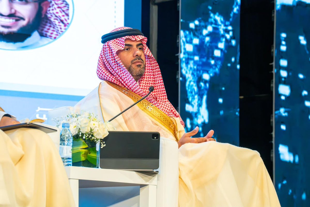 a_salhammad's tweet photo. سعدت اليوم بالمشاركة في مؤتمر «الجوانب القانونية للحوكمة في المملكة العربية السعودية»، الذي نظمته كلية الحقوق والعلوم السياسية بجامعة الملك سعود، وذلك بحضور نخبة من المختصين والمهتمين.
خلال المشاركة استعرضنا تجربة #هيئة_العقار في تطوير الحوكمة والتشريعات، وجهودها المستمرة لتعزيز الشفافية والموثوقية في القطاع العقاري. 

كما ناقشنا عددًا من التجارب التنظيمية التي عملنا من خلالها على تنفيذ توجيهات القيادة الرشيدة — حفظها الله — لتعزيز كفاءة الأنظمة والتشريعات وضمان فاعلية تطبيقها.

كل الشكر لجامعة الملك سعود ولكل القائمين على نجاح هذا المؤتمر.