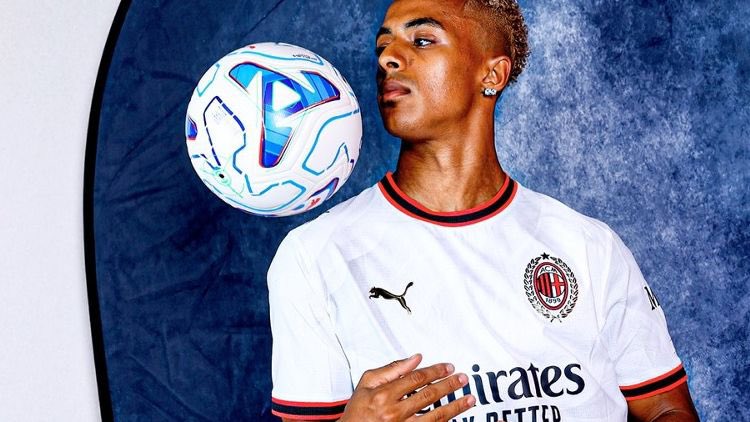 Lorenzo_lollo11's tweet photo. Ieri, nei pochi minuti giocati, Omari Hutchinson ha dimostrato di avere qualità che nel calcio di Amorim possono diventare molto importanti ed essere esaltate al massimo.

In quella zona di campo servono velocità, intelligenza, qualità nell’ultimo passaggio e capacità di saltare l’uomo. Vedremo che stagione farà, ma al primo appello ha risposto presente.