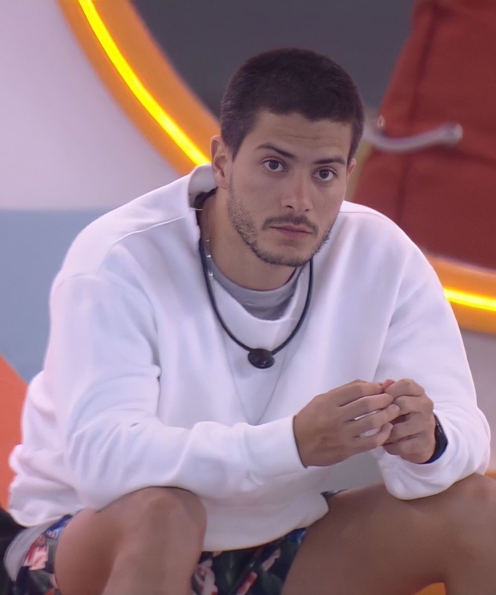 hablasuzzy's tweet photo. toda vez que vejo a jade e o andré eu chego a conclusão que ela se sentiu atraída pelo arthur e por isso transformou o sentimento em aversão no bbb https://t.co/lWTB0EkwwQ