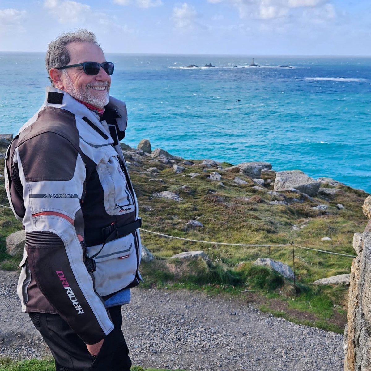TonitaEmbejun's tweet photo. Land’s End, where fierce winds meet dramatic cliffs. Stunning riding with unforgettable views. https://t.co/0OR1Oc1hkg