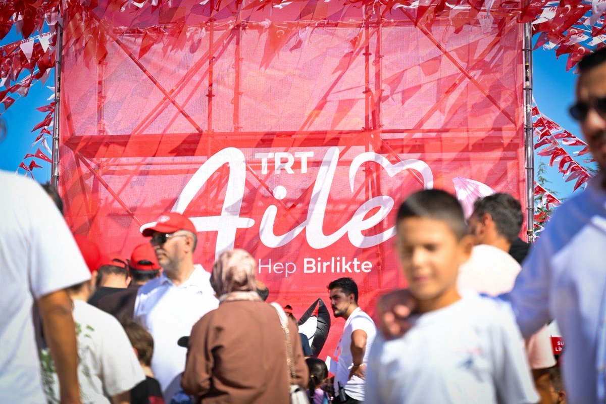 zahidsobaci's tweet photo. “TRT Aile, Hep Birlikte” etkinliğimizde mesai arkadaşlarımız ve kıymetli aileleriyle buluşarak anlamlı bir gün geçirdik.

Bu buluşmanın birlik ve beraberliğimizi pekiştirmesini, muhabbetimizi artırmasını ve hafızalarımızda güzel bir hatıra olarak yer edinmesini temenni ediyorum. https://t.co/BwpQz7y2Vp