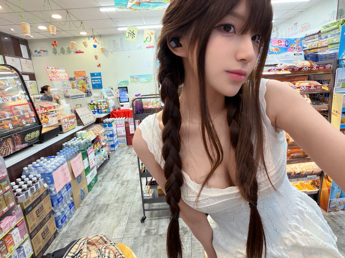 Yannkoi7's tweet photo. 有点想做b站 不知道收益怎么样 https://t.co/yRWx0wzOPx
