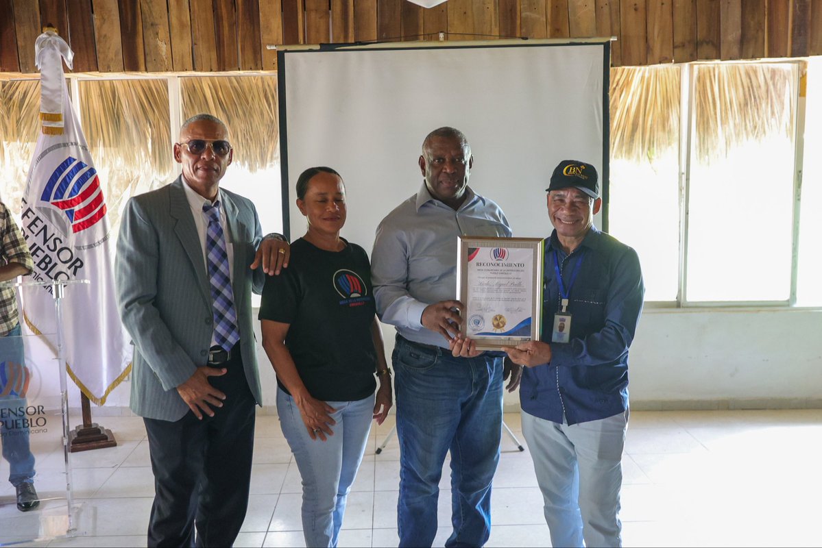DefensorRD's tweet photo. El Sur se unió para seguir fortaleciendo sus comunidades. 🤝💙

Representantes de las Mesas Comunitarias de Barahona, Enriquillo, Paraíso, Vicente Noble, Ciénaga, Polo, Villa Central, Salina, Las Yayas y Pedernales participaron en un encuentro de sensibilización y fortalecimiento junto al Defensor del Pueblo.